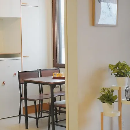 شقة 57m2 With Cozy Workspace, 100m From Bus Stop
